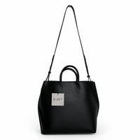 Courtney orla "slope tote M [w/srap] cow leather"  (black)
