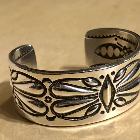 indian jewelry "Ray Adakai (navajo)” 1inc w-stamp wide bangle