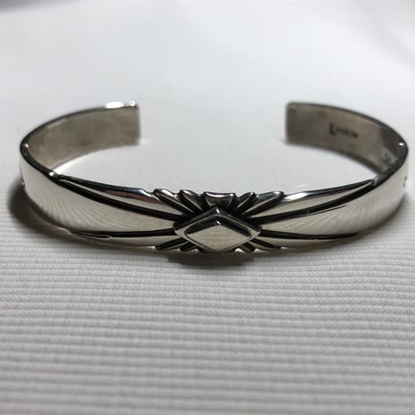 indian jewelry “lutricia yellow hair(navajo)”sunburst design bangle