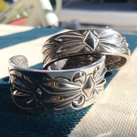indian jewelry "Ray Adakai (navajo)” 1inc w-stamp wide bangle