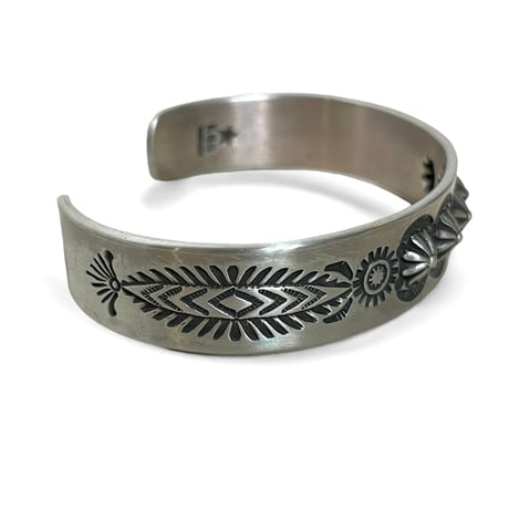 indian jewelry "Edison Sandy Smith"(navajo)emboss & stampwork bangle