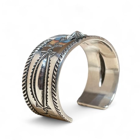 indian jewelry"Clendon Pete (navajo)"stamp work heavy gauge bangle