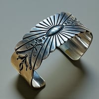 indian jewelry "Herman Smith (navajo)" sunburst design stamp work bangle