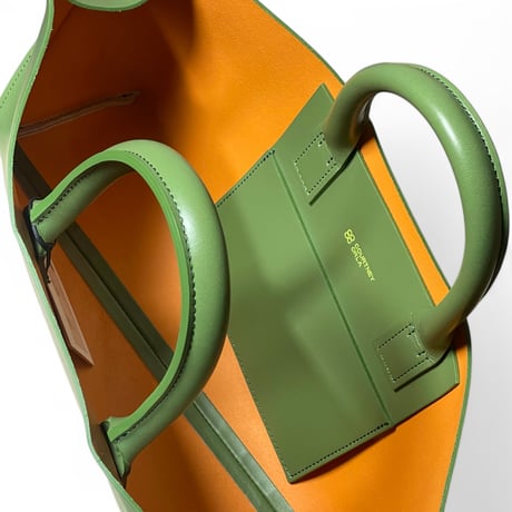 Courtney orla "slope wine tote cow leather"(army)