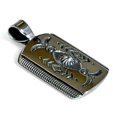 indian jewelry"Clendon Pete (navajo)"stamp work shield charm