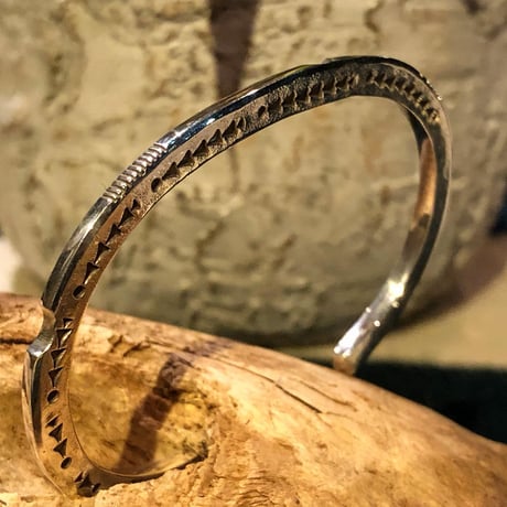 indian jewelry "Norbert Peshlakai(navajo)” stamped bangle