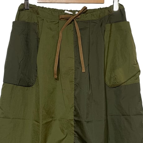 dip ltd "nylon cargo pocket skirt" (olive combi)women's