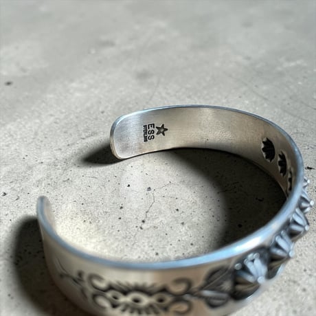 indian jewelry "Edison Sandy Smith"(navajo)emboss & stampwork bangle