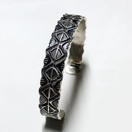indian jewelry "kevin ramone(navajo)" stampwork bangle