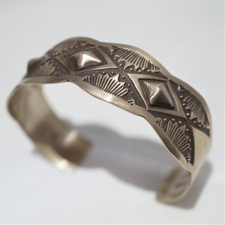 indian jewelry "jeraldo tahe(navajo)"stamped  bangle