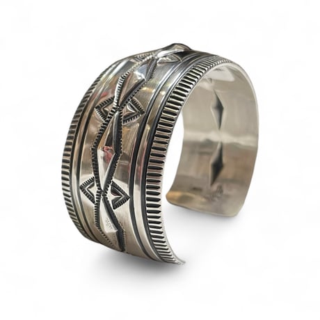 indian jewelry"Aaron toadlena (navajo)"repouse & stamped wide bangle