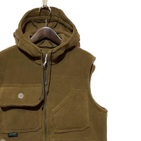 Day One Camouflage "hunting fleece vest with game pocket"(coyote)unisex