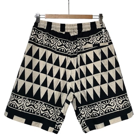 Jawandi  "batik stripe barong santai shorts" (black×natural)