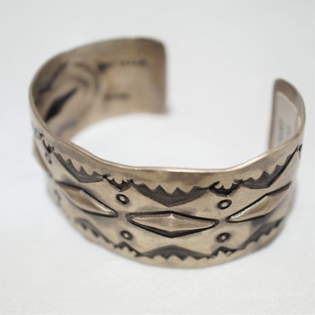 indian jewelry "nora tahe(navajo)"stamped wide bangle