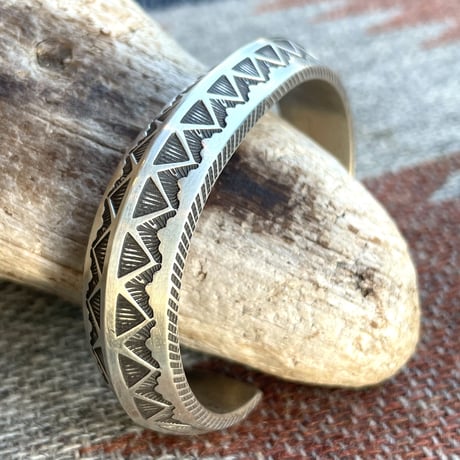 indian jewelry "calvin martinez (navajo)"heavy gauge triangle bangle