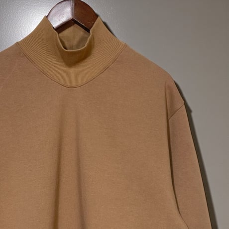 ASEEDONCLOUD"Handwerker HW turtle sweater" (camel) unisex