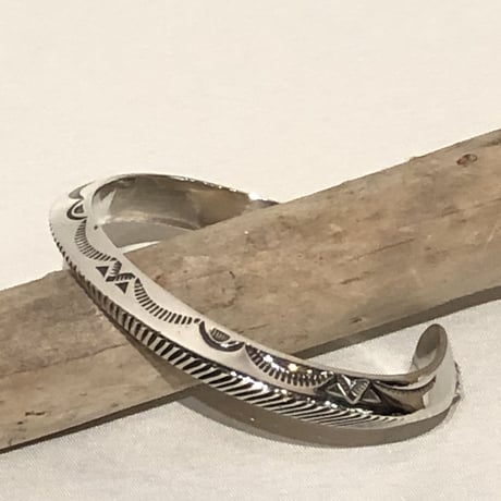 indian jewelry "kee nataani(navajo) triangle bangle"