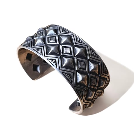 indian jewelry "calvin martinez (navajo)"emboss&stamp work bangle
