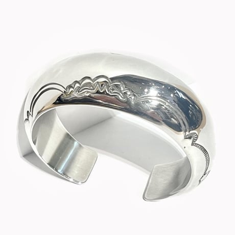 indian jewelry "Orville Tsinnie (navajo)” dome wide bangle