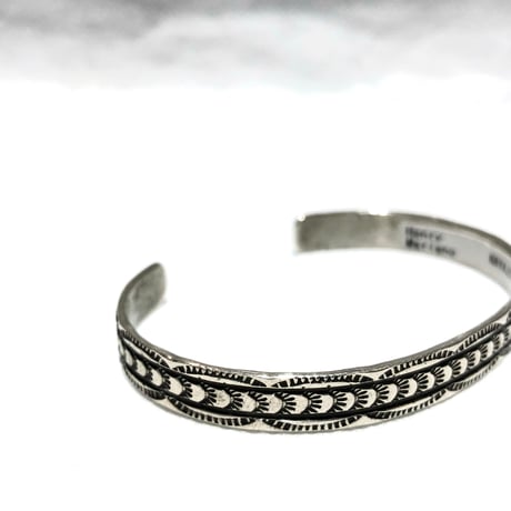 indian jewelry "Henry Mariano(navajo)"stamped narrow bangle A