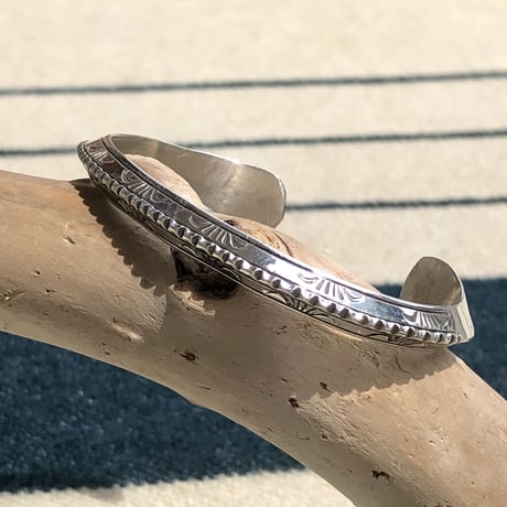 indian jewelry "wilye secatero(navajo)"triange bangle