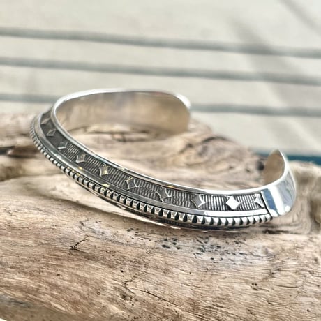 indian jewelry "Randy Secatero (navajo)” stamped triangle bangle