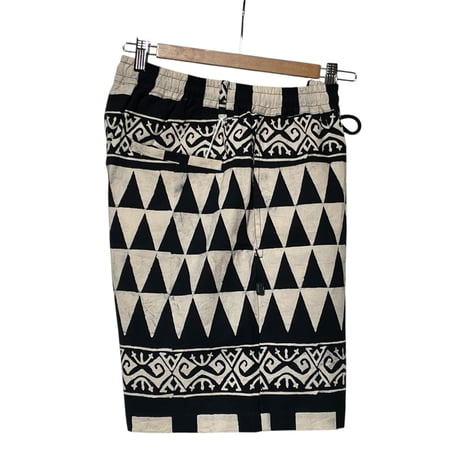 Jawandi  "batik stripe barong santai shorts" (black×natural)