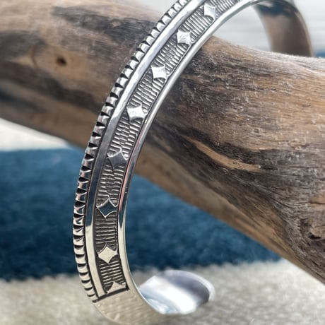 indian jewelry "Randy Secatero (navajo)” stamped triangle bangle