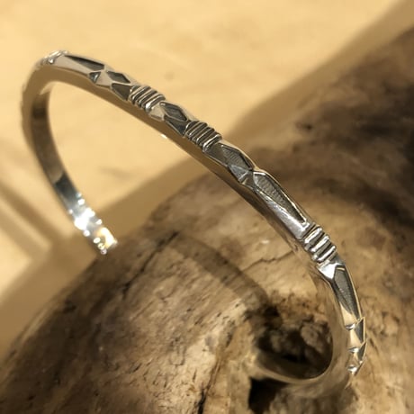 indian jewelry "Jennifer Curtis(navajo)" square wire bangle(C)