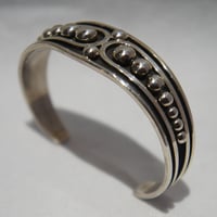 indian jewelry "johnathan nez (navajo)"silver drop bangle