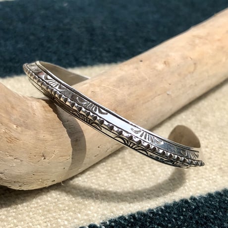 indian jewelry "wilye secatero(navajo)"triange bangle