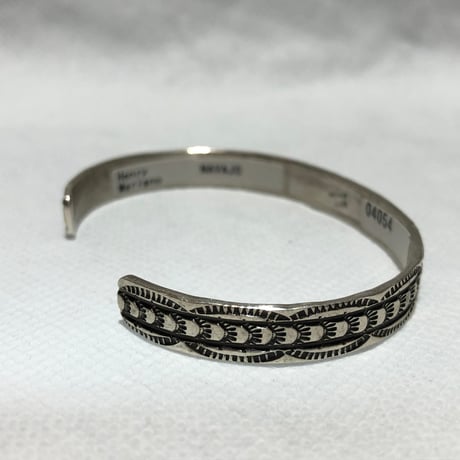 indian jewelry "Henry Mariano(navajo)"stamped narrow bangle A