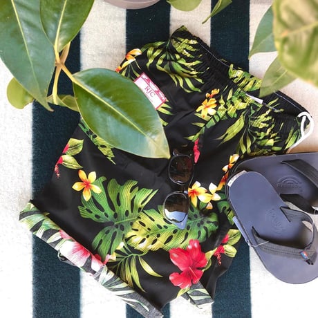 RJC cotton walk shorts (black botanical)