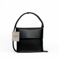 Courtney orla "HUG shoulder S"(black)