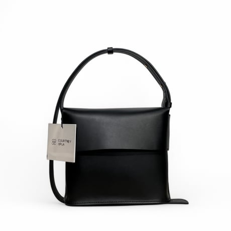 Courtney orla "HUG shoulder S"(black)