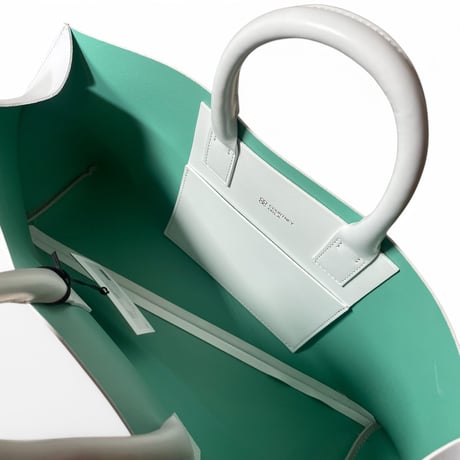 Courtney orla "slope wine tote cow leather"(white)