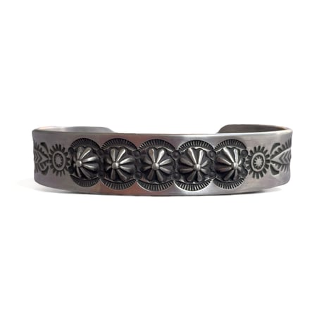 indian jewelry "Edison Sandy Smith"(navajo)emboss & stampwork bangle