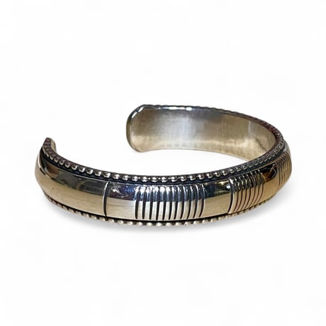 indian jewelry "johnathan nez (navajo)"  half dome 14k gold combined line bangle