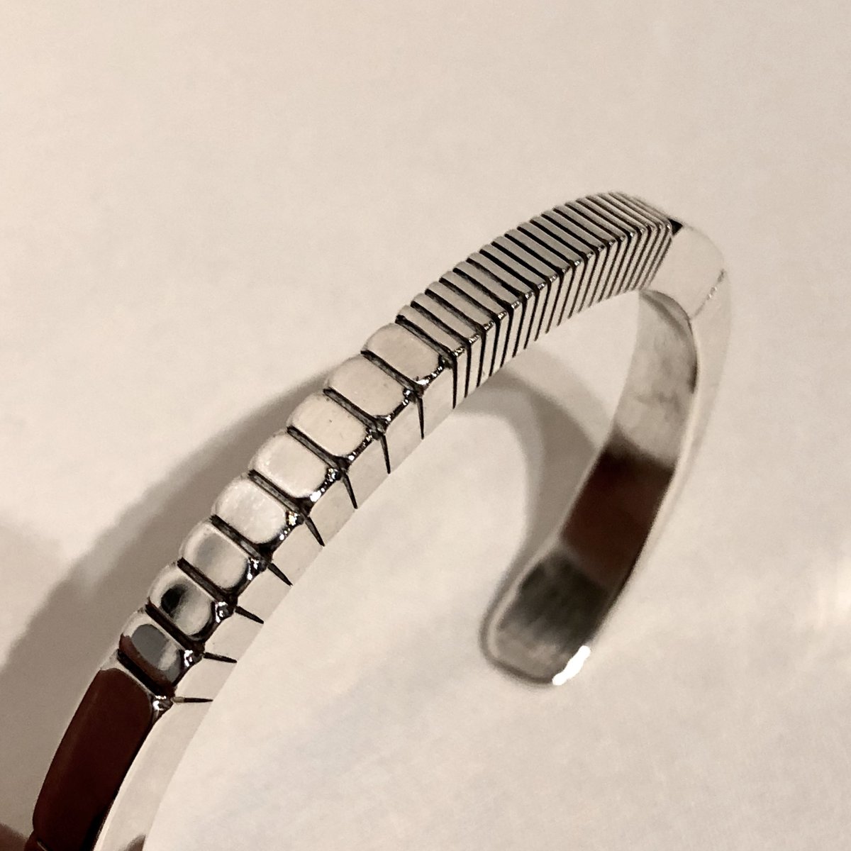 HAMMERED FINE BANGLE GD ハンマード細バングル ゴールド