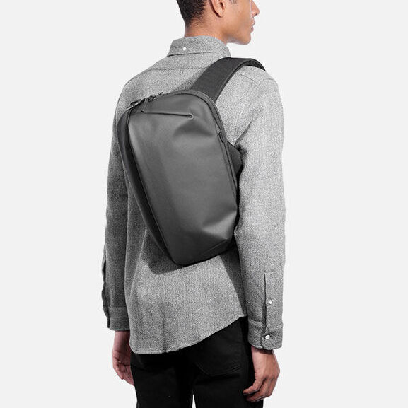 バッグ Aer Tech Sling 2 Aer Tech Sling 2 - Black | undefined | Huckberry