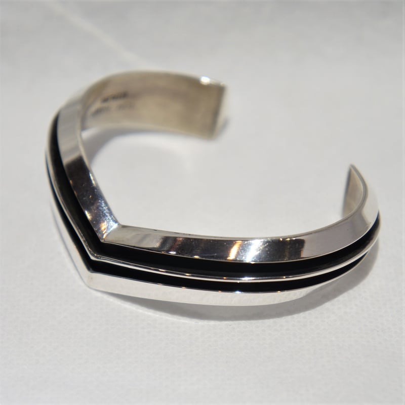 TOM HAWKトムホーク バングル 2line V-shaped Bangle 楽天市場】TOM HAWK トムホーク 【 2 line V-shaped Bangle 13mm