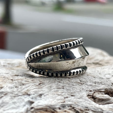 indian jewelry "Harrison Jim(navajo)" ingod repouse ring