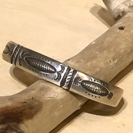 indian jewelry "Ivan Howerd(navajo)” stamped bangle