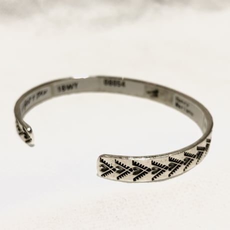 indian jewelry "Henry Mariano(navajo)"stamped narrow bangle B
