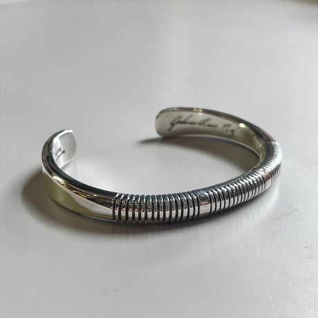 indian jewelry "johnathan nez (navajo)"round wire lined bangle