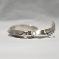 indian jewelry " Norbert Peshlsksi(navajo)" twisted triangle bangle