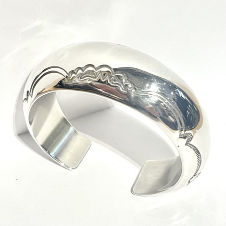 indian jewelry "Orville Tsinnie (navajo)” dome wide bangle