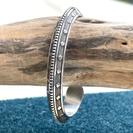 indian jewelry "Randy Secatero (navajo)” stamped triangle bangle