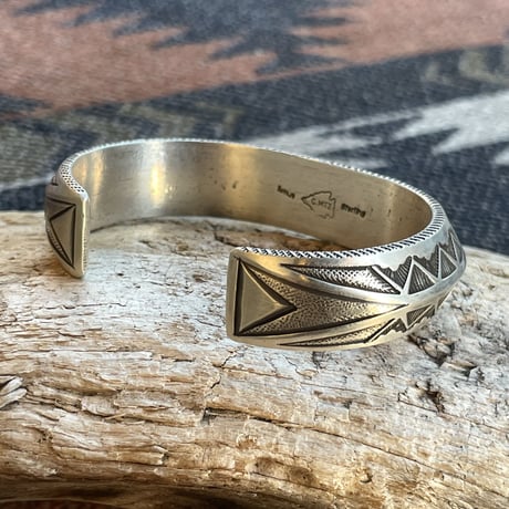 indian jewelry "calvin martinez (navajo)"heavy gauge triangle bangle