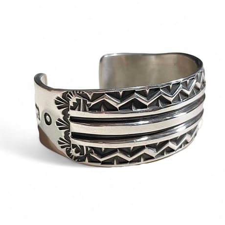 indian jewelry"Elvira Bill (navajo)"havy gauge wide bangle